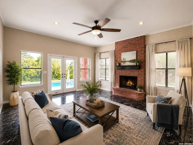 14806 Circle J Trl, Helotes, TX 78023