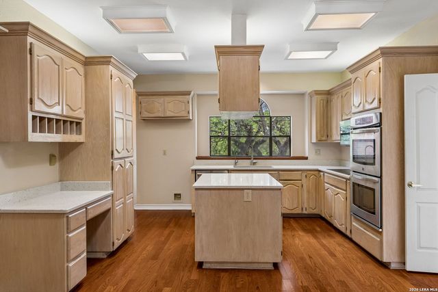 14806 Circle J Trl, Helotes, TX 78023