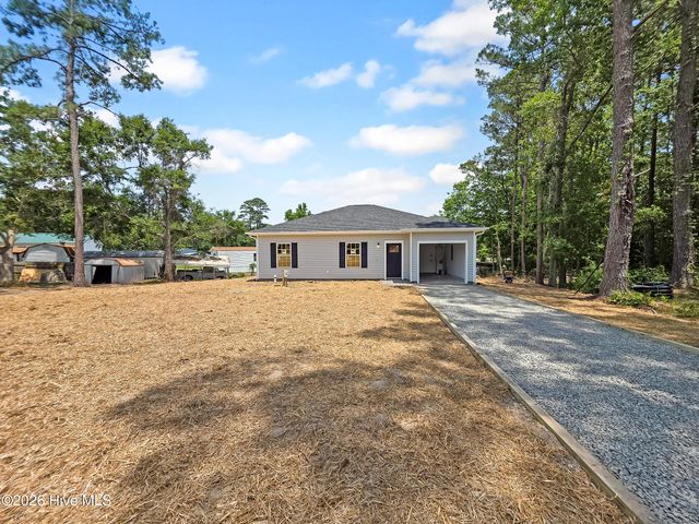 528 Mary Lou Lane SW, Supply, NC 28462