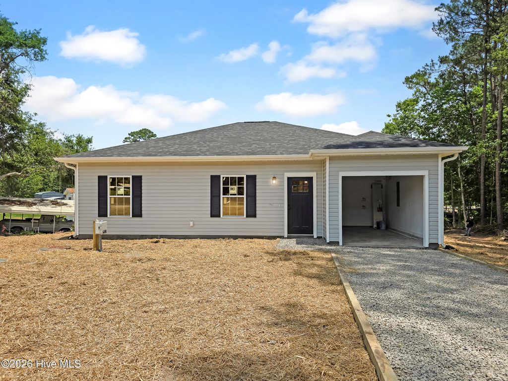 528 Mary Lou Lane SW, Supply, NC 28462