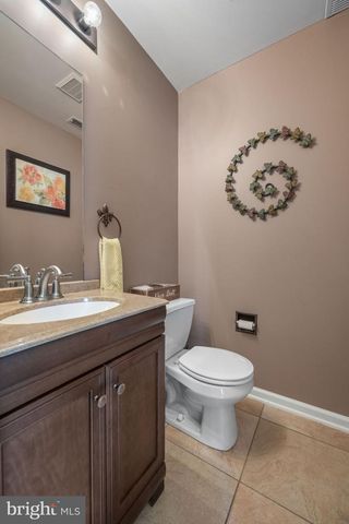 333 W DARBY CIR, Dover, DE 19904