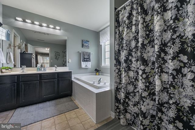 333 W DARBY CIR, Dover, DE 19904