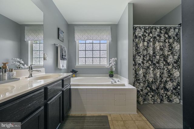 333 W DARBY CIR, Dover, DE 19904