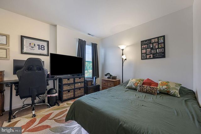 333 W DARBY CIR, Dover, DE 19904