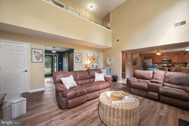 333 W DARBY CIR, Dover, DE 19904