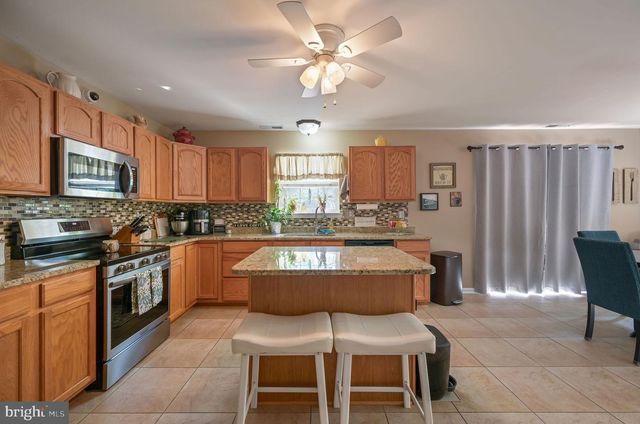 333 W DARBY CIR, Dover, DE 19904