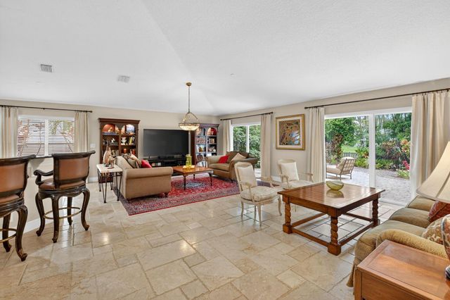 523 Canoe Point, Delray Beach, FL 33444