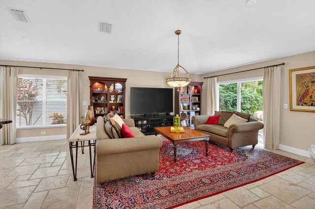 523 Canoe Point, Delray Beach, FL 33444