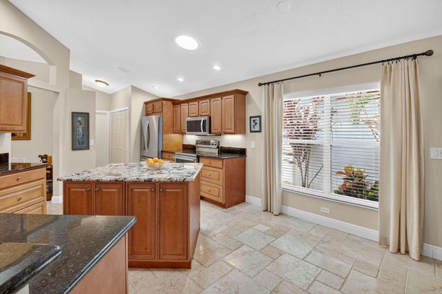 523 Canoe Point, Delray Beach, FL 33444
