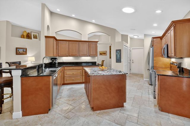 523 Canoe Point, Delray Beach, FL 33444