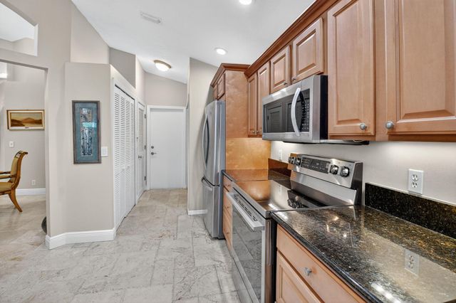 523 Canoe Point, Delray Beach, FL 33444