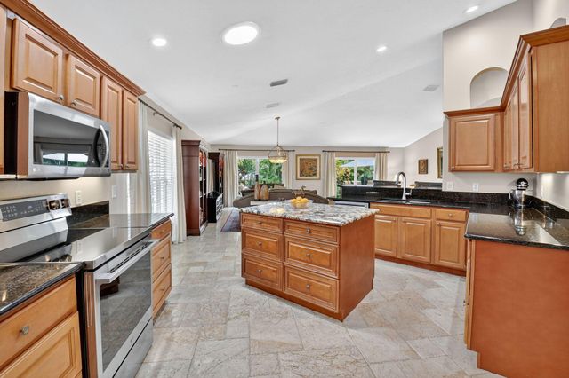 523 Canoe Point, Delray Beach, FL 33444