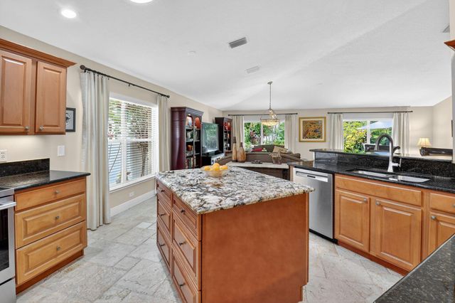 523 Canoe Point, Delray Beach, FL 33444