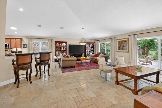 523 Canoe Point, Delray Beach, FL 33444