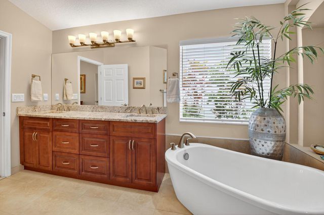 523 Canoe Point, Delray Beach, FL 33444