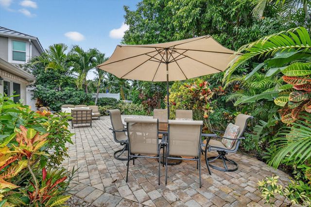 523 Canoe Point, Delray Beach, FL 33444