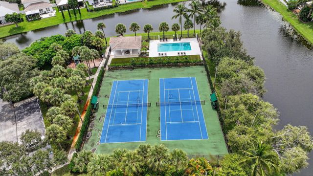 523 Canoe Point, Delray Beach, FL 33444
