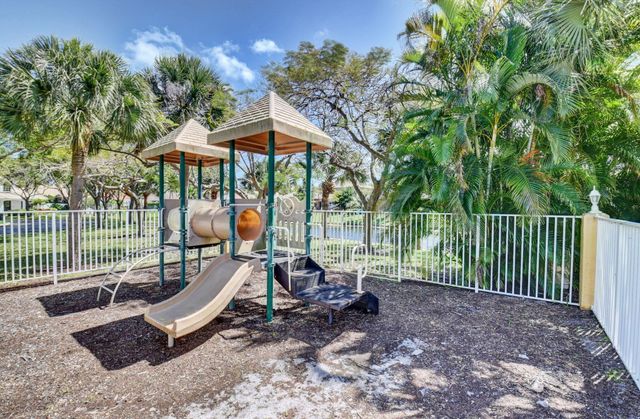 523 Canoe Point, Delray Beach, FL 33444