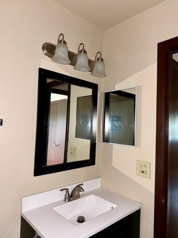 4530 Prairie Avenue C, Brookfield, IL 60513