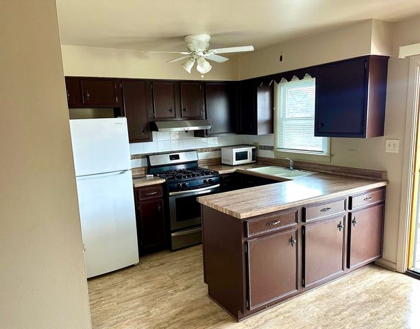 4530 Prairie Avenue C, Brookfield, IL 60513