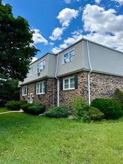 4530 Prairie Avenue C, Brookfield, IL 60513