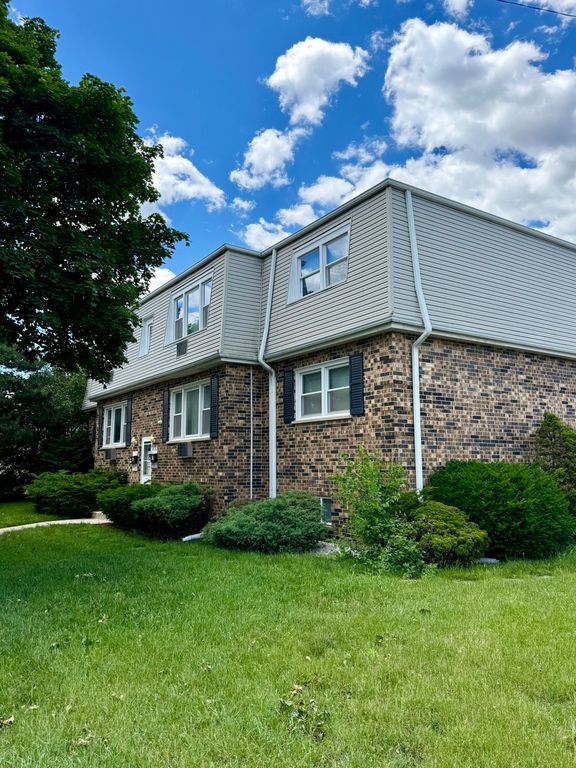 4530 Prairie Avenue C, Brookfield, IL 60513