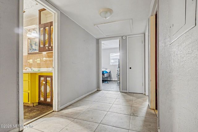 1826 LEON Road, Jacksonville, FL 32246