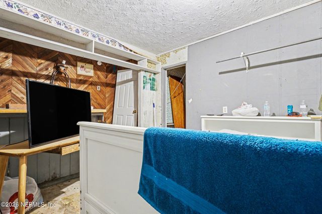 1826 LEON Road, Jacksonville, FL 32246