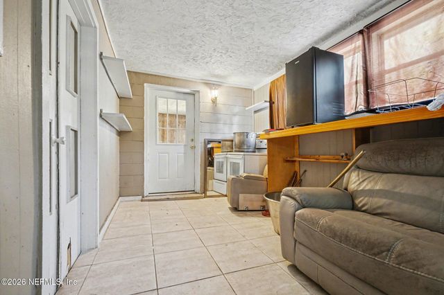 1826 LEON Road, Jacksonville, FL 32246