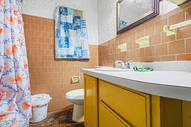 1826 LEON Road, Jacksonville, FL 32246