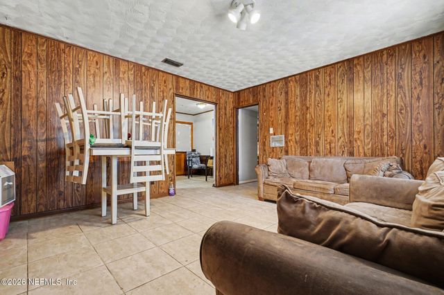 1826 LEON Road, Jacksonville, FL 32246