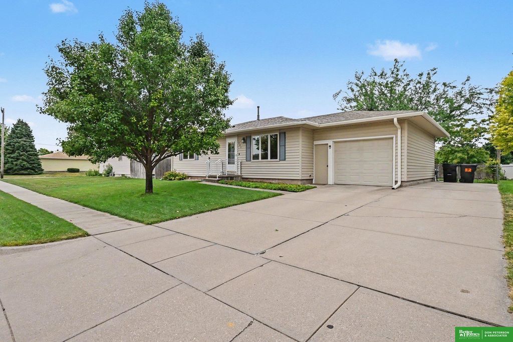 221 Sesame Street, Fremont, NE 68025