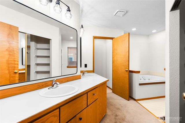 5440 Park Place Loop SE, Lacey, WA 98503