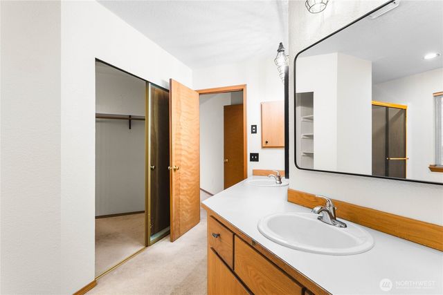 5440 Park Place Loop SE, Lacey, WA 98503