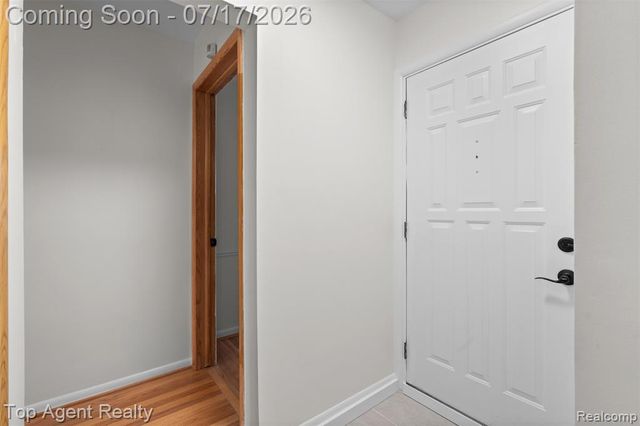 21541 Pallister Street, Saint Clair Shores, MI 48080