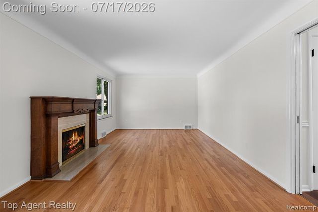 21541 Pallister Street, Saint Clair Shores, MI 48080