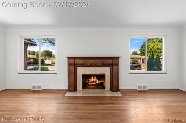 21541 Pallister Street, Saint Clair Shores, MI 48080