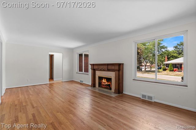 21541 Pallister Street, Saint Clair Shores, MI 48080