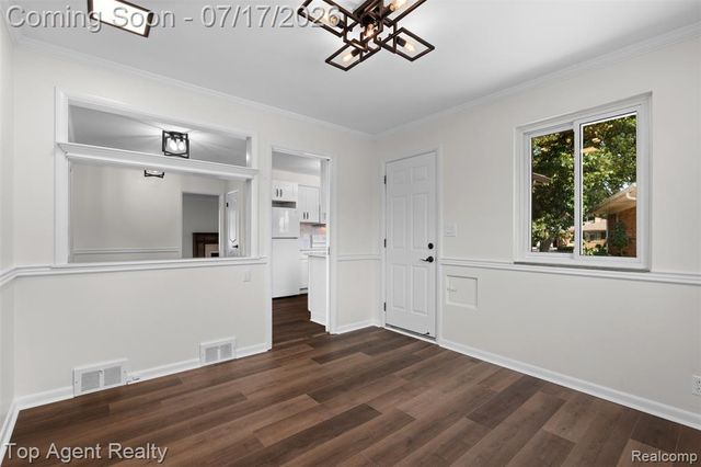 21541 Pallister Street, Saint Clair Shores, MI 48080