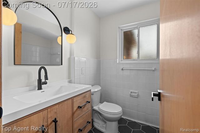 21541 Pallister Street, Saint Clair Shores, MI 48080