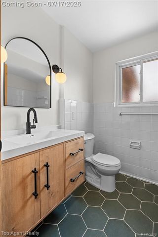 21541 Pallister Street, Saint Clair Shores, MI 48080