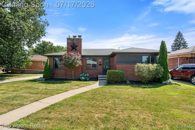 21541 Pallister Street, Saint Clair Shores, MI 48080