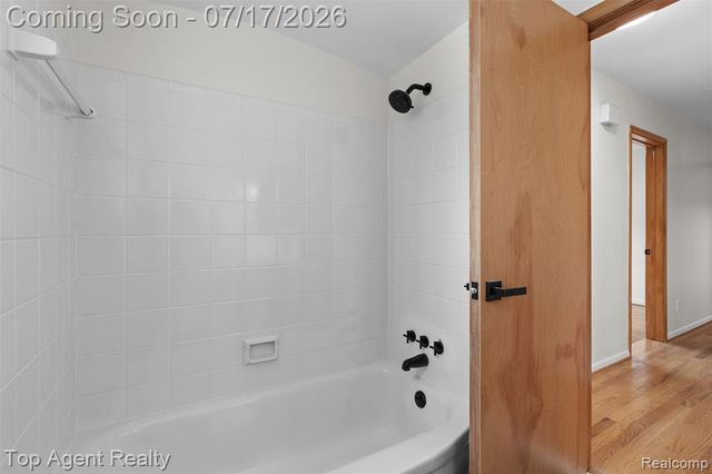 21541 Pallister Street, Saint Clair Shores, MI 48080