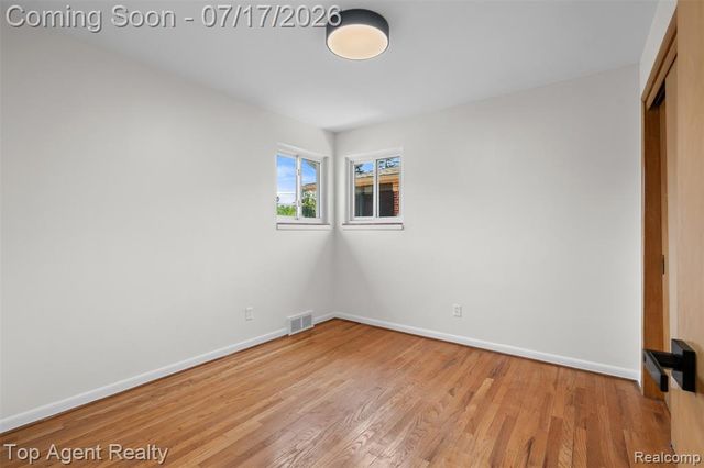 21541 Pallister Street, Saint Clair Shores, MI 48080