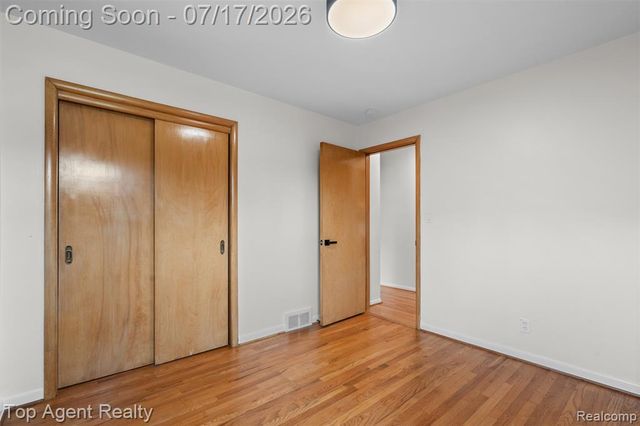 21541 Pallister Street, Saint Clair Shores, MI 48080