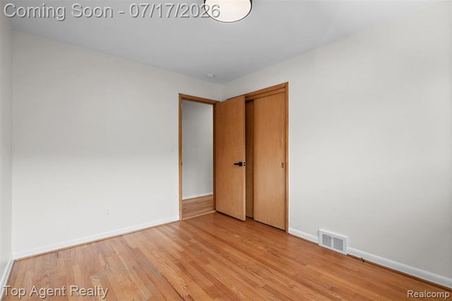 21541 Pallister Street, Saint Clair Shores, MI 48080