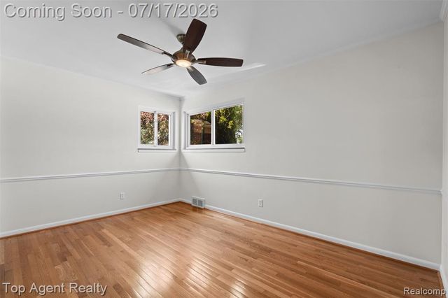 21541 Pallister Street, Saint Clair Shores, MI 48080