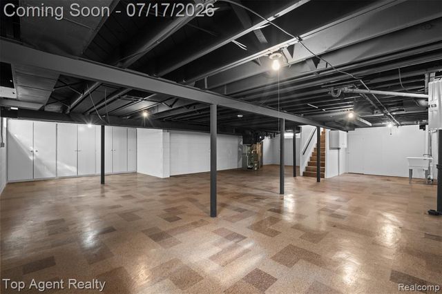 21541 Pallister Street, Saint Clair Shores, MI 48080