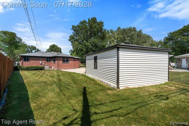 21541 Pallister Street, Saint Clair Shores, MI 48080
