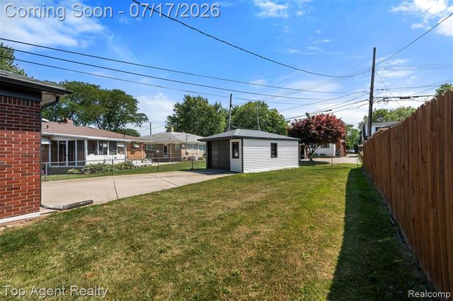 21541 Pallister Street, Saint Clair Shores, MI 48080